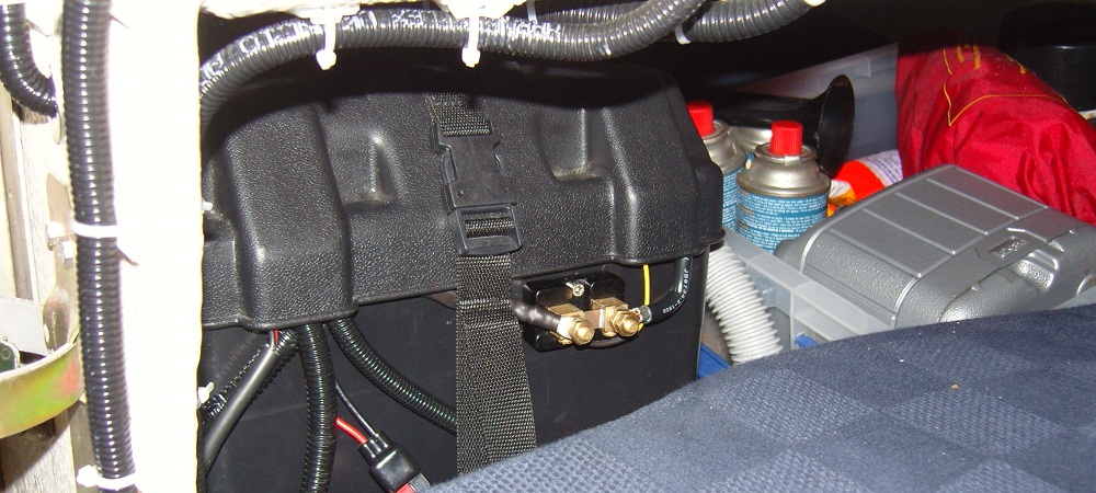 Battery box shunt. All the wiring in halcyon runs in plastic ducting. The battery and circuit breakers are mounted behind the companion way step. Charging of the battery is by outboard and solar panels