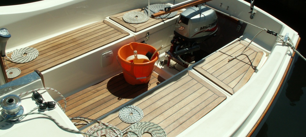 Teak deck, expensive but very pleasing to the eye and feet!